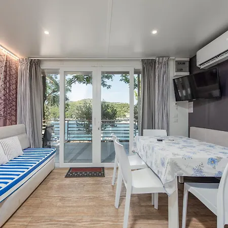 假日公园 奥扎米拉露营地